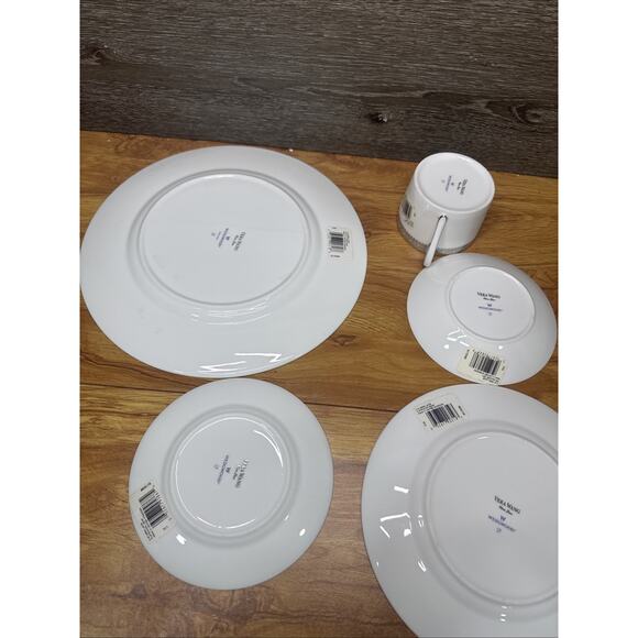 Vera Wang Wedgwood Lace Platinum 5-Piece Place Setting New - Picture 9 of 10